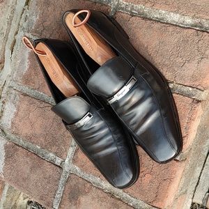 Ferragamo signature black leather loafer